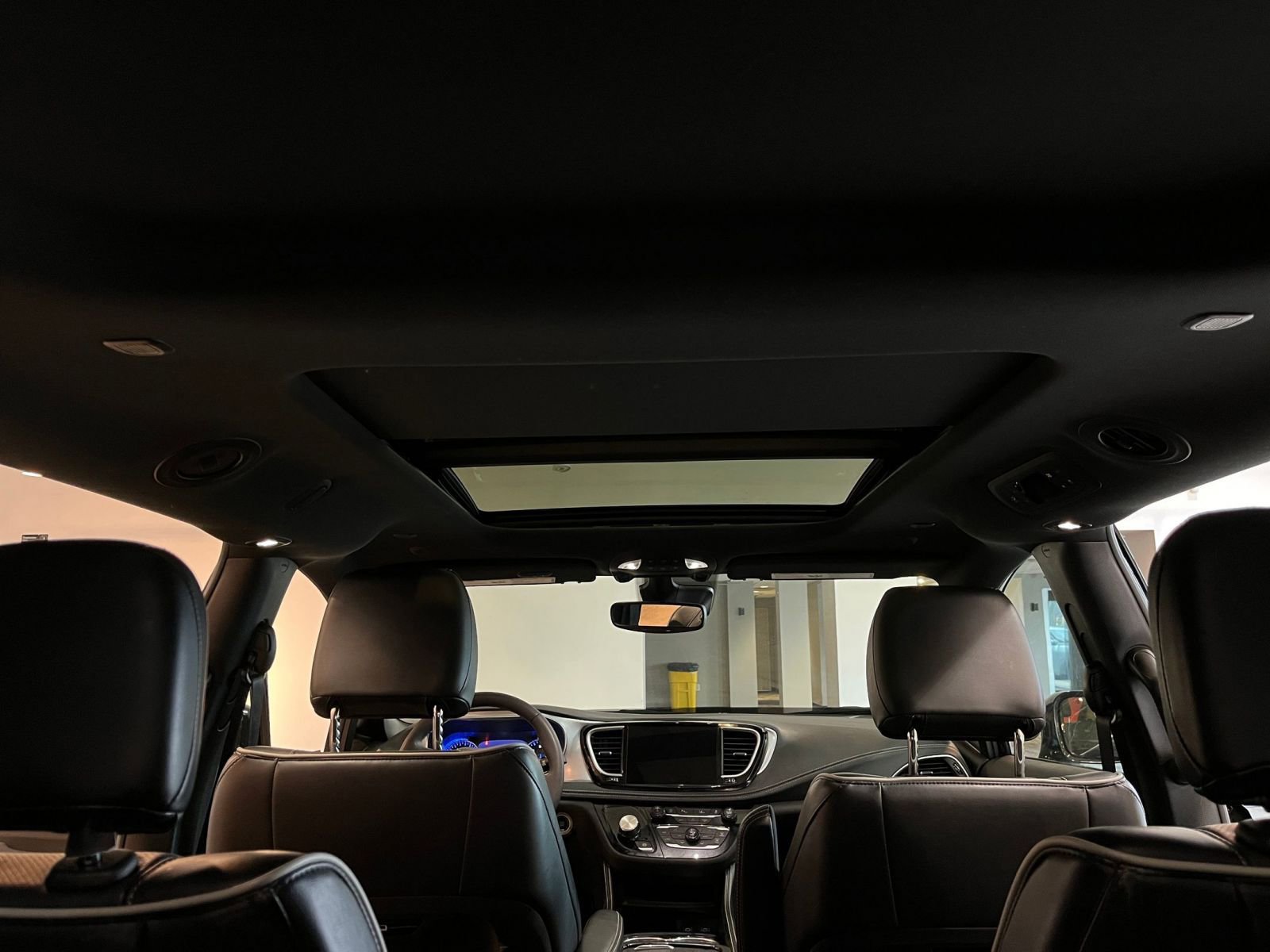 Used 2025 Chrysler Pacifica Limited image 31