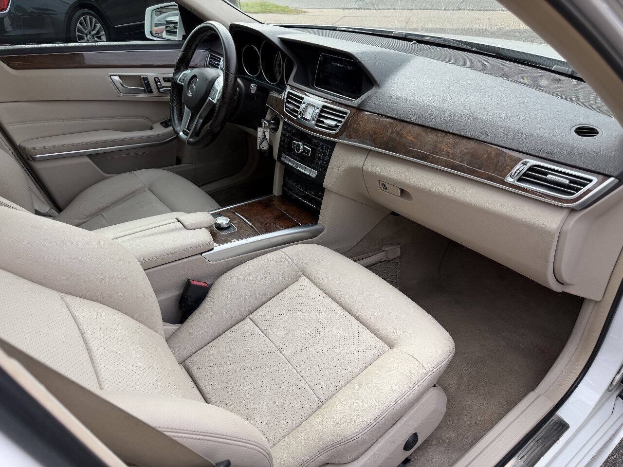 Used 2014 Mercedes-Benz E 350 4MATIC Sedan image 9