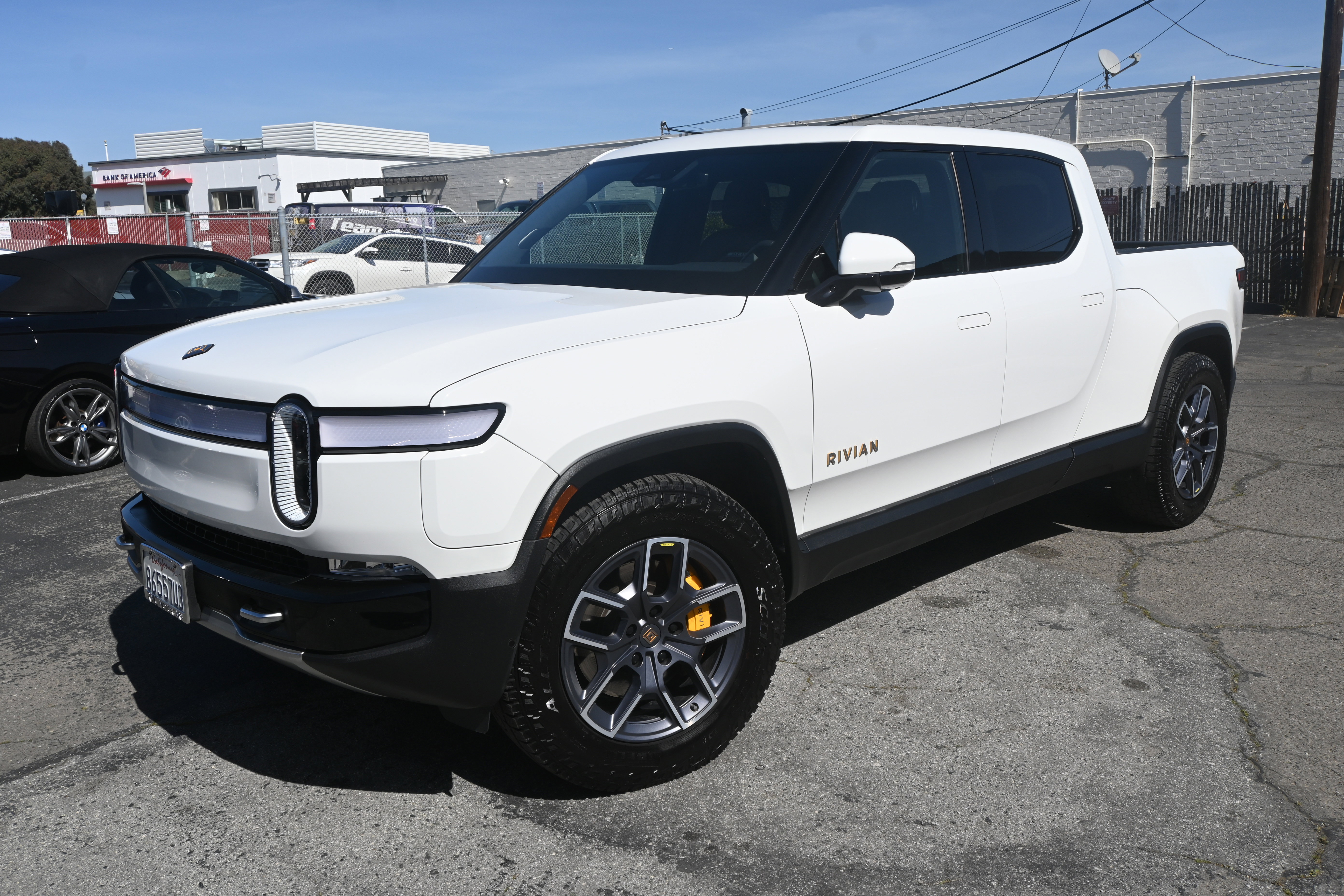 Used 2023 Rivian R1T Adventure image 2
