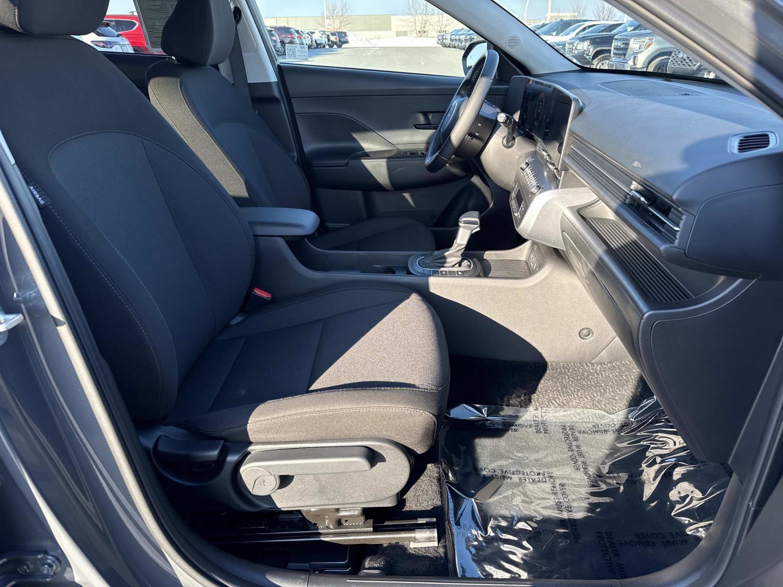 Used 2025 Hyundai Kona SEL image 19