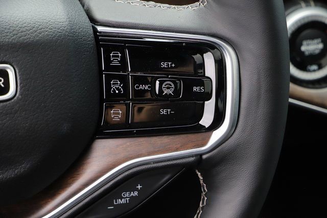 New 2024 Jeep Grand Wagoneer L 4WD w/ Convenience Group III image 34