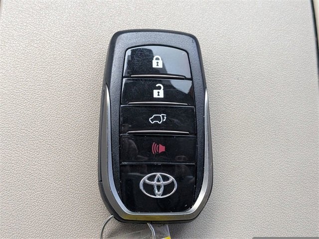 Used 2020 Toyota Highlander XLE image 37