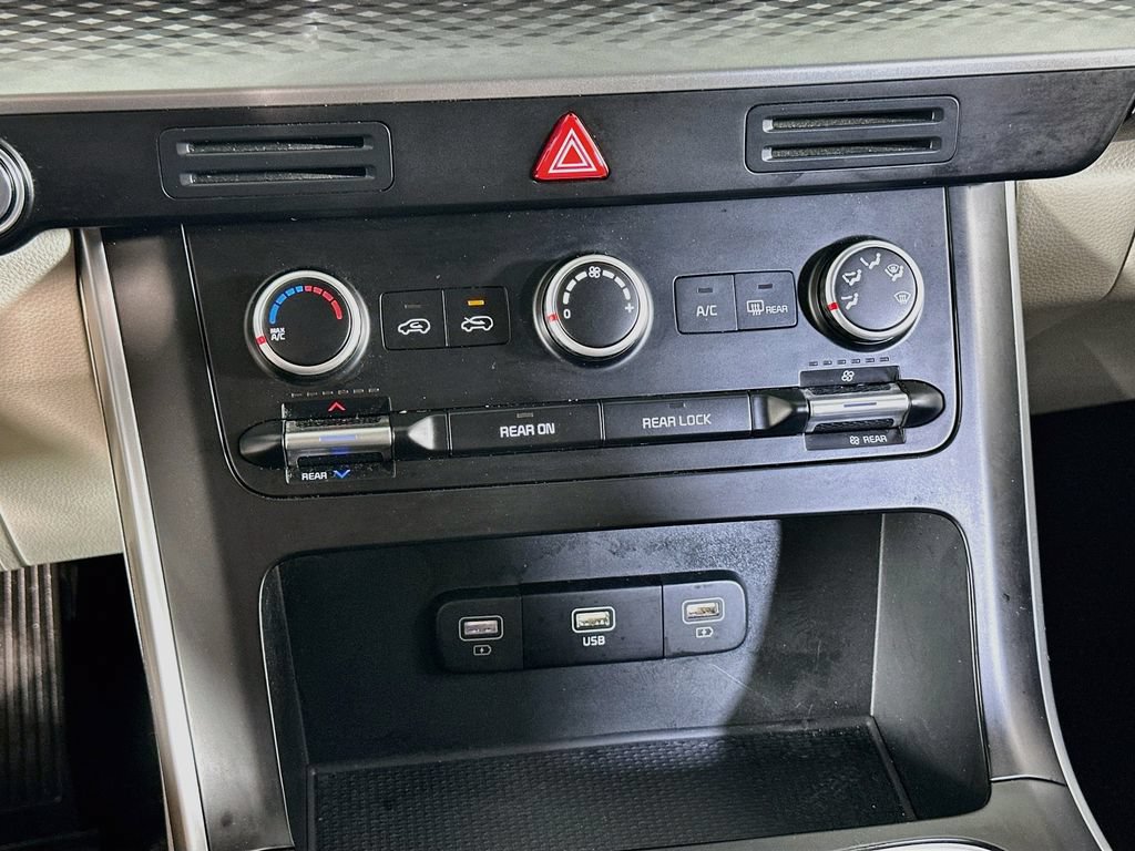 Certified 2024 Kia Carnival LX FWD image 26