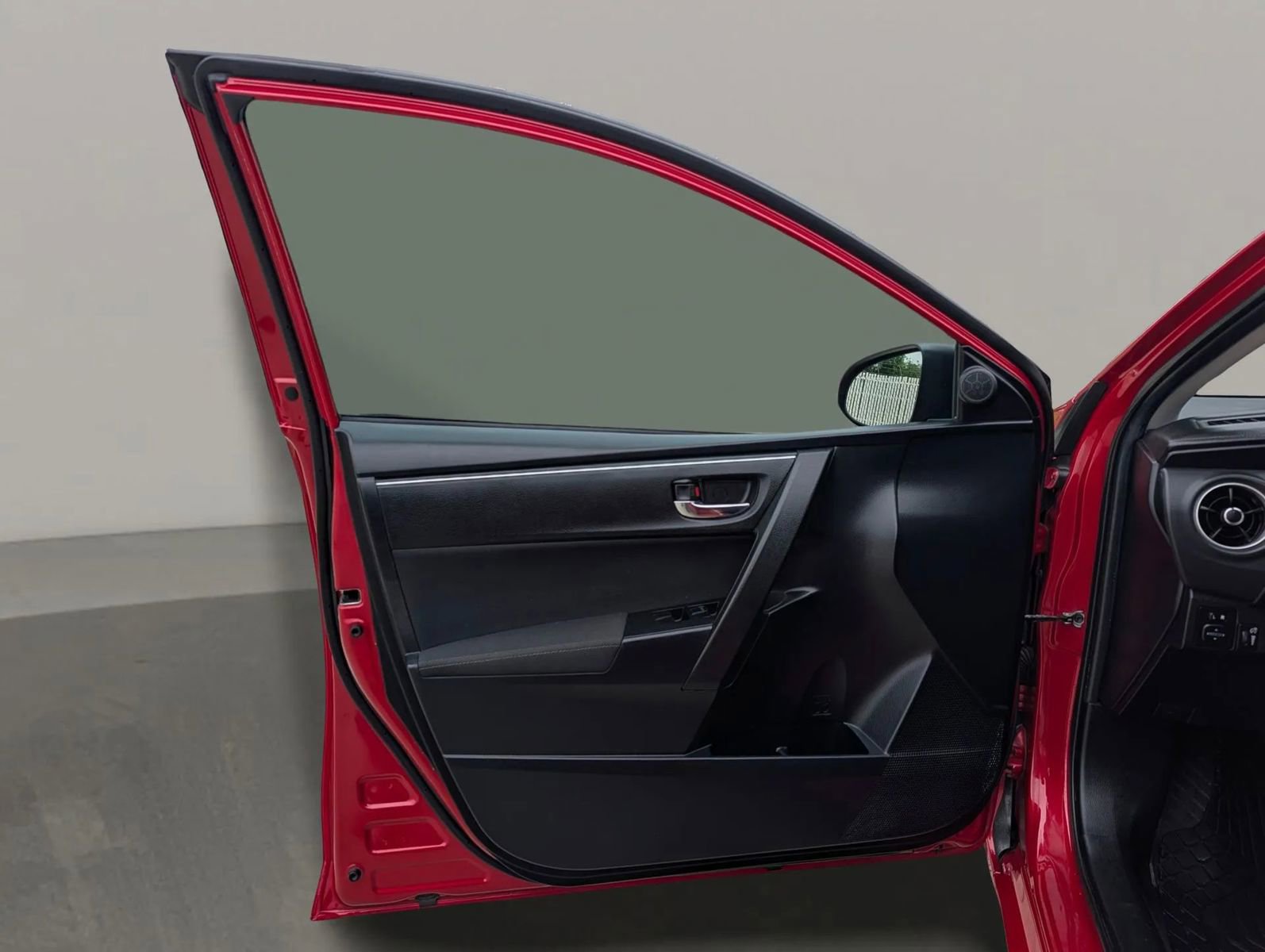 Used 2019 Toyota Corolla LE FWD image 15