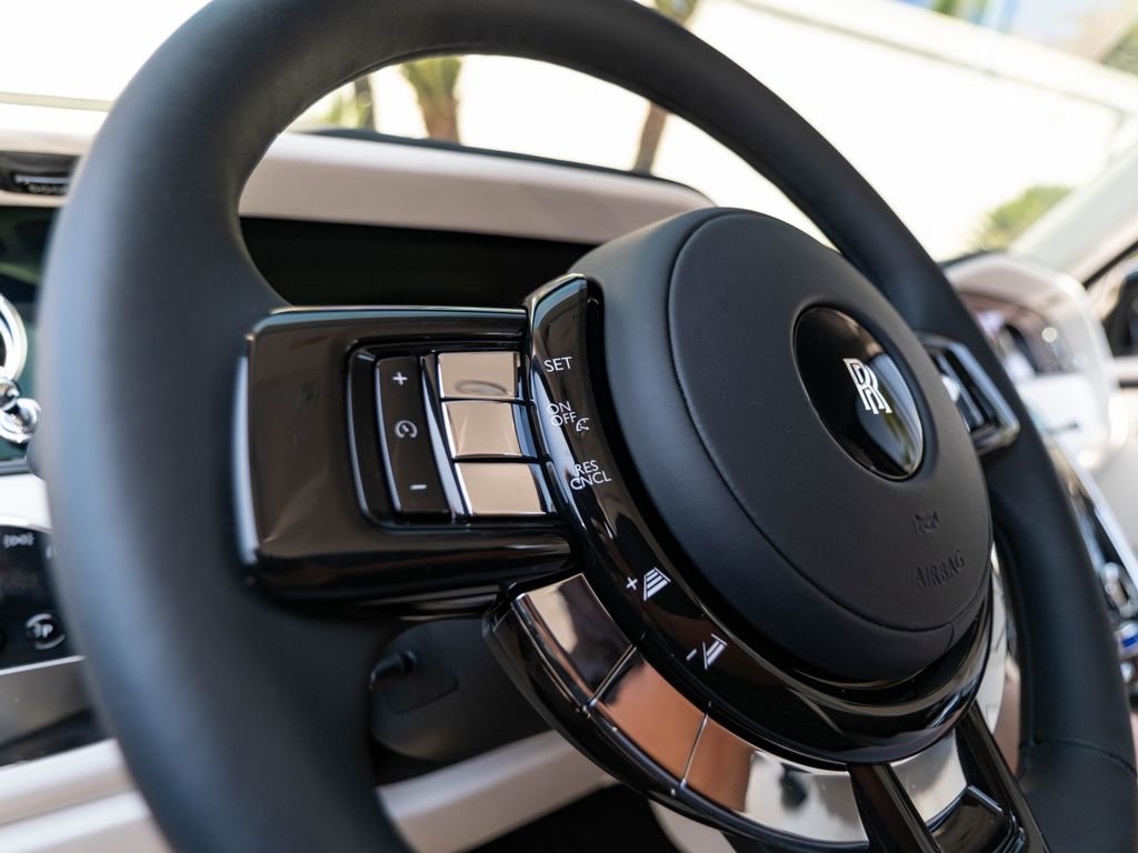 Used 2025 Rolls-Royce Cullinan image 21