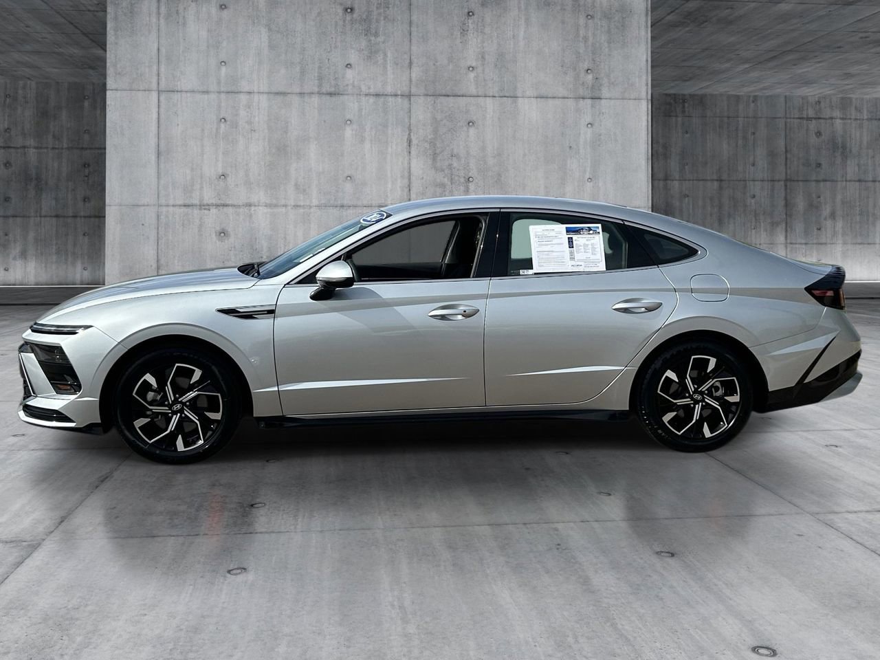 Used 2024 Hyundai Sonata SEL FWD image 2