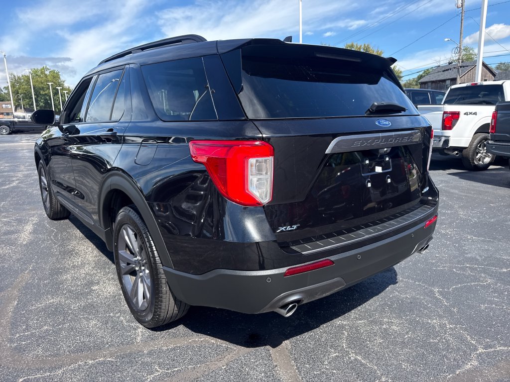 Used 2024 Ford Explorer XLT w/ Equipment Group 202A AWD/4WD image 9