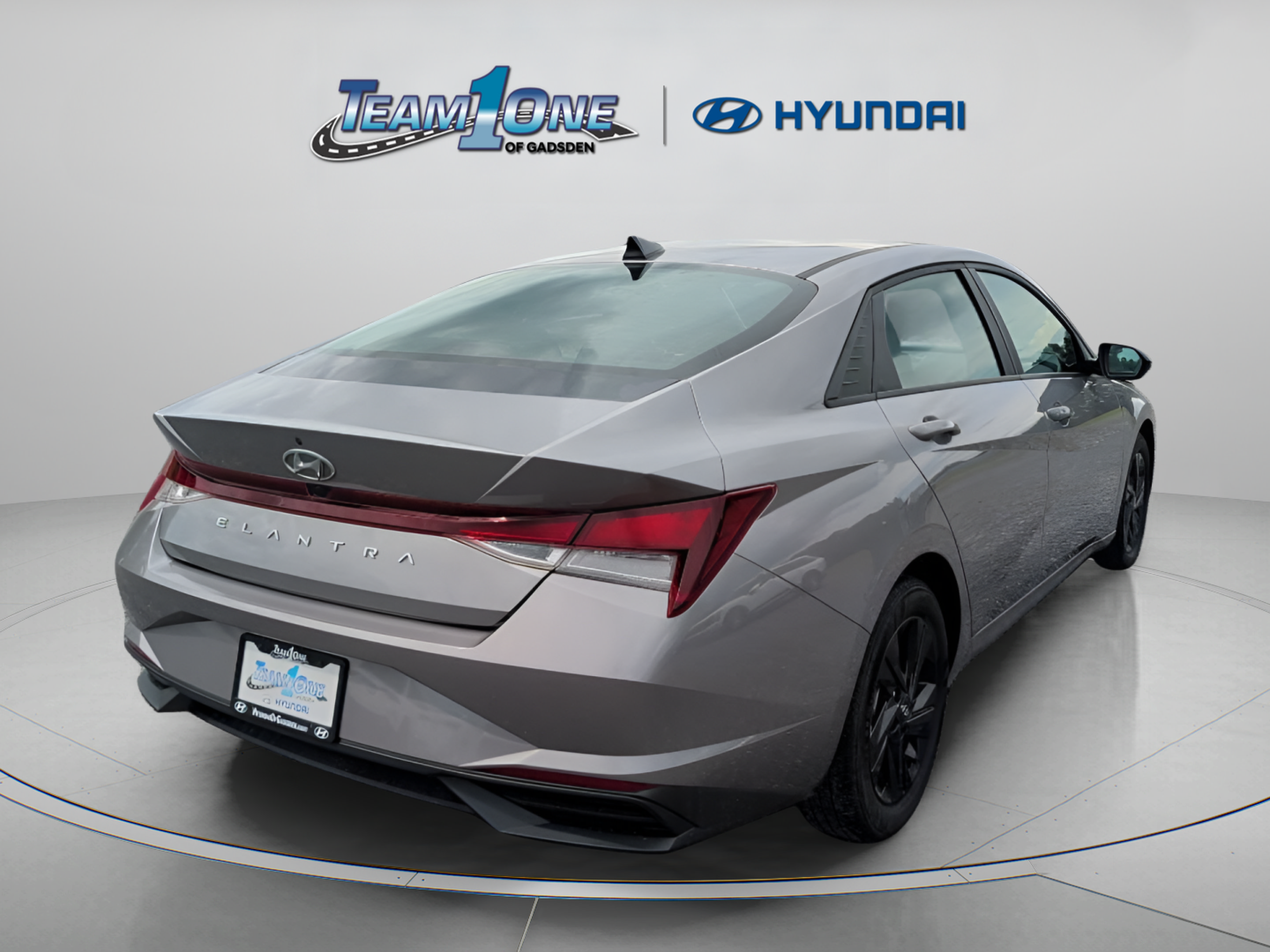 Used 2023 Hyundai Elantra SEL w/ Preferred Accessory Package FWD image 8