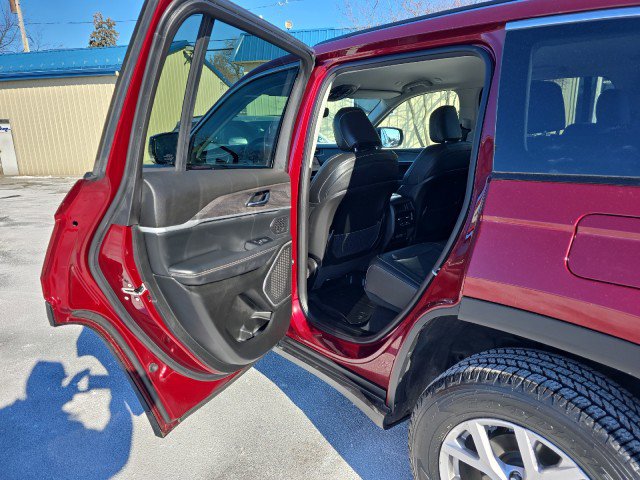 Used 2022 Jeep Grand Cherokee Limited image 32