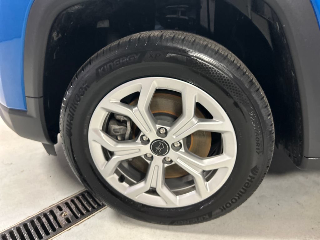 Used 2025 Jeep Compass Latitude AWD/4WD image 9