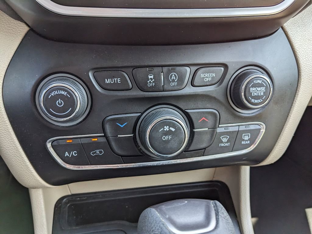 Used 2019 Jeep Cherokee Latitude w/ Popular Appearance Group FWD image 50