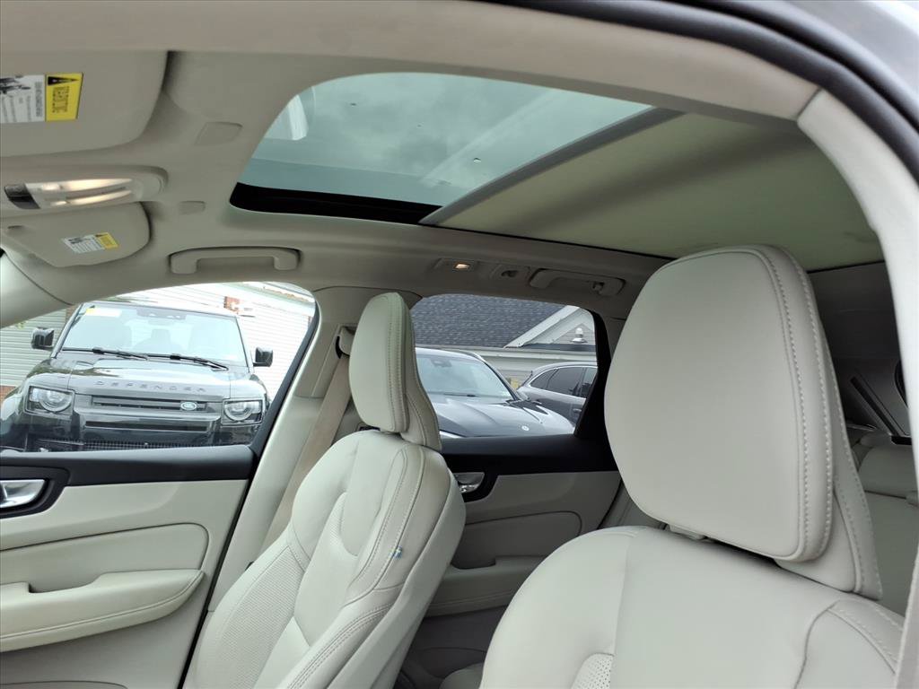 Certified 2024 Volvo XC60 B5 Ultimate w/ Climate Package AWD/4WD image 12