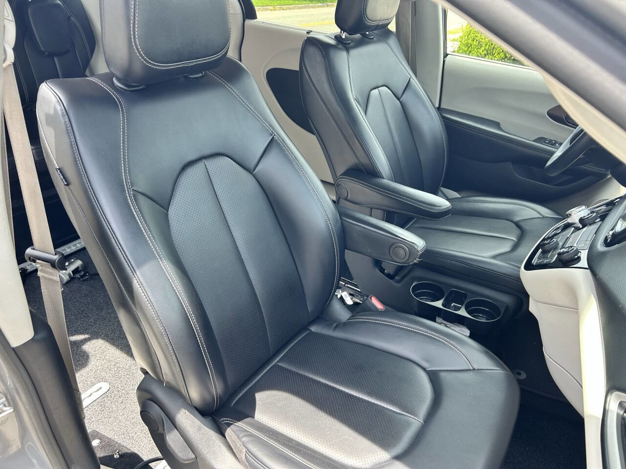 Used 2020 Chrysler Voyager Lxi image 18