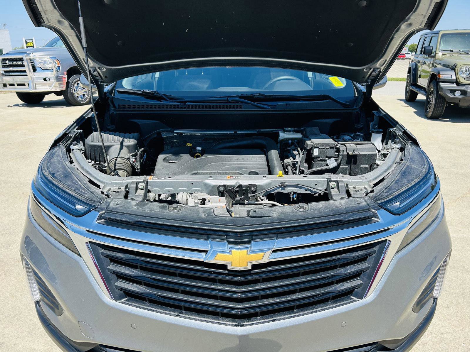 Used 2024 Chevrolet Equinox LT w/ LPO, Floor Liner Package FWD image 41