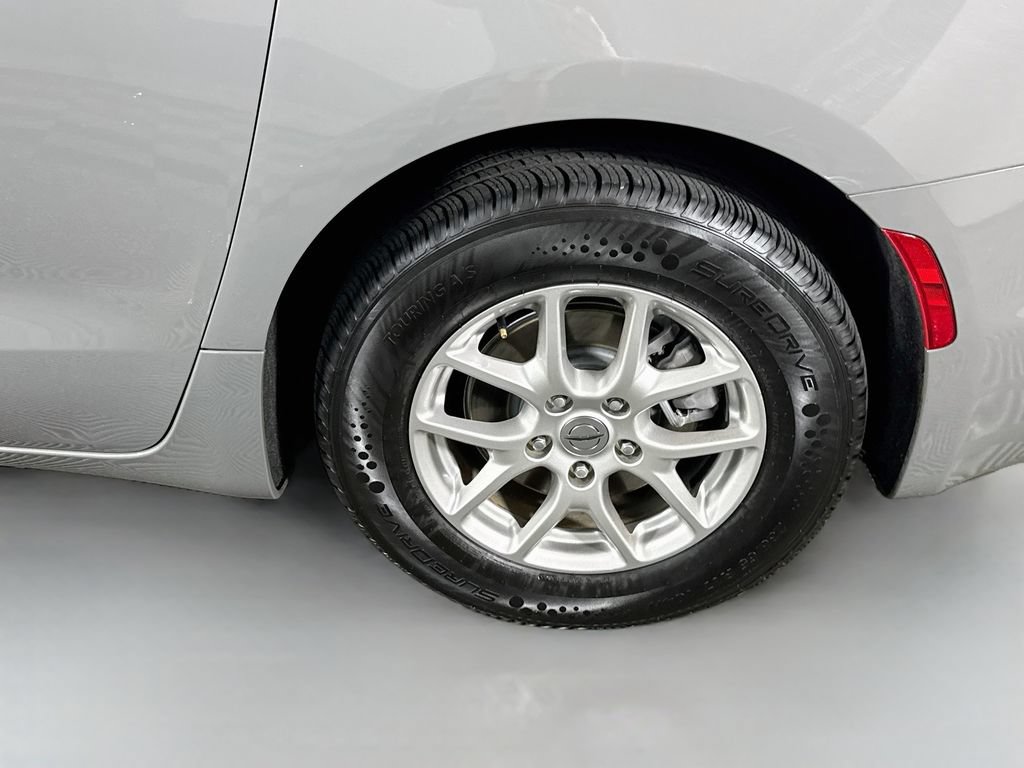 Used 2025 Chrysler Pacifica Select FWD image 36