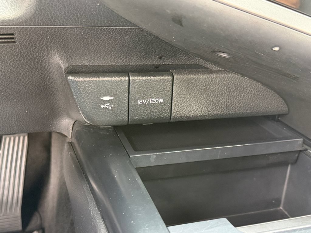 Used 2019 Toyota Camry LE FWD image 26