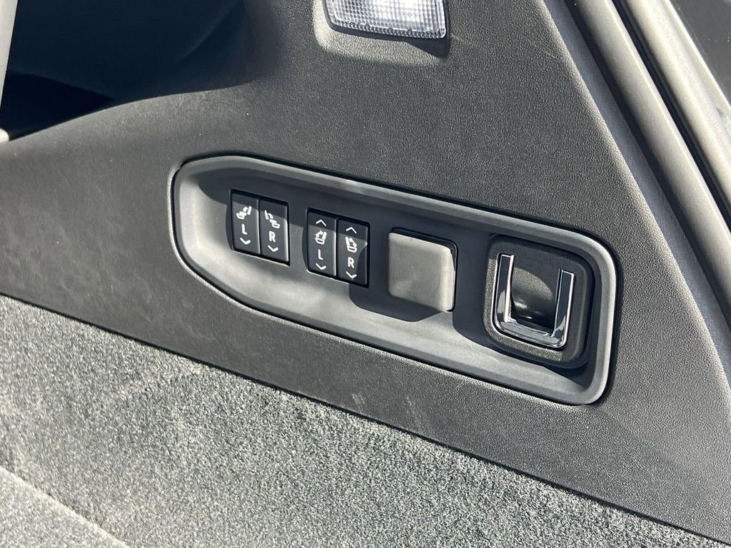 New 2026 Cadillac Vistiq Platinum image 33