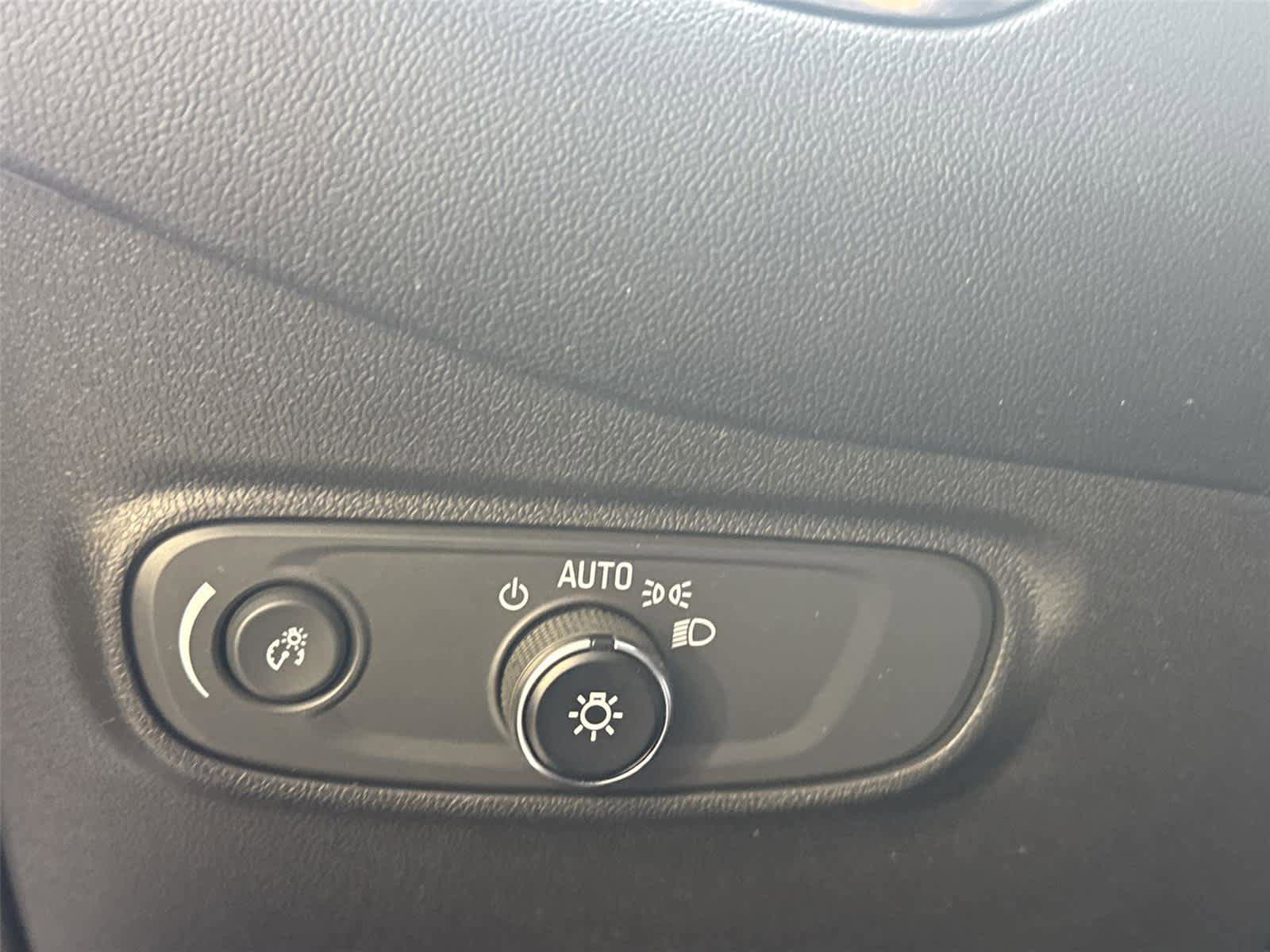 Used 2023 Chevrolet Equinox LT image 23