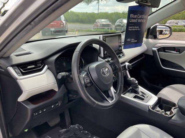 Used 2019 Toyota RAV4 Limited w/ Cold Weather Package FWD image 6