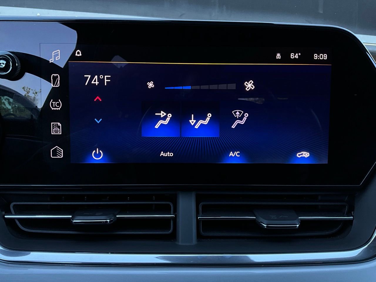 Used 2025 Chevrolet Trax LT FWD image 28