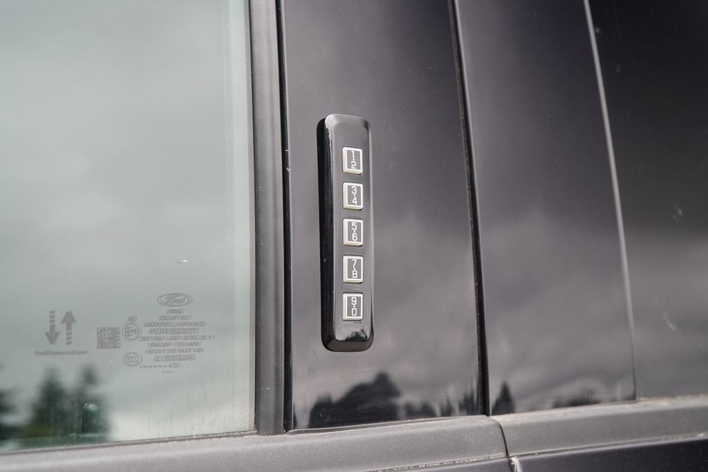 Used 2013 Ford F150 XLT w/ Mid Equipment Group AWD/4WD image 30