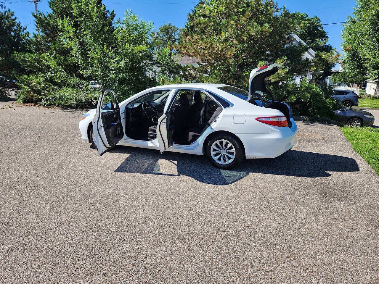 Used 2015 Toyota Camry LE FWD image 24