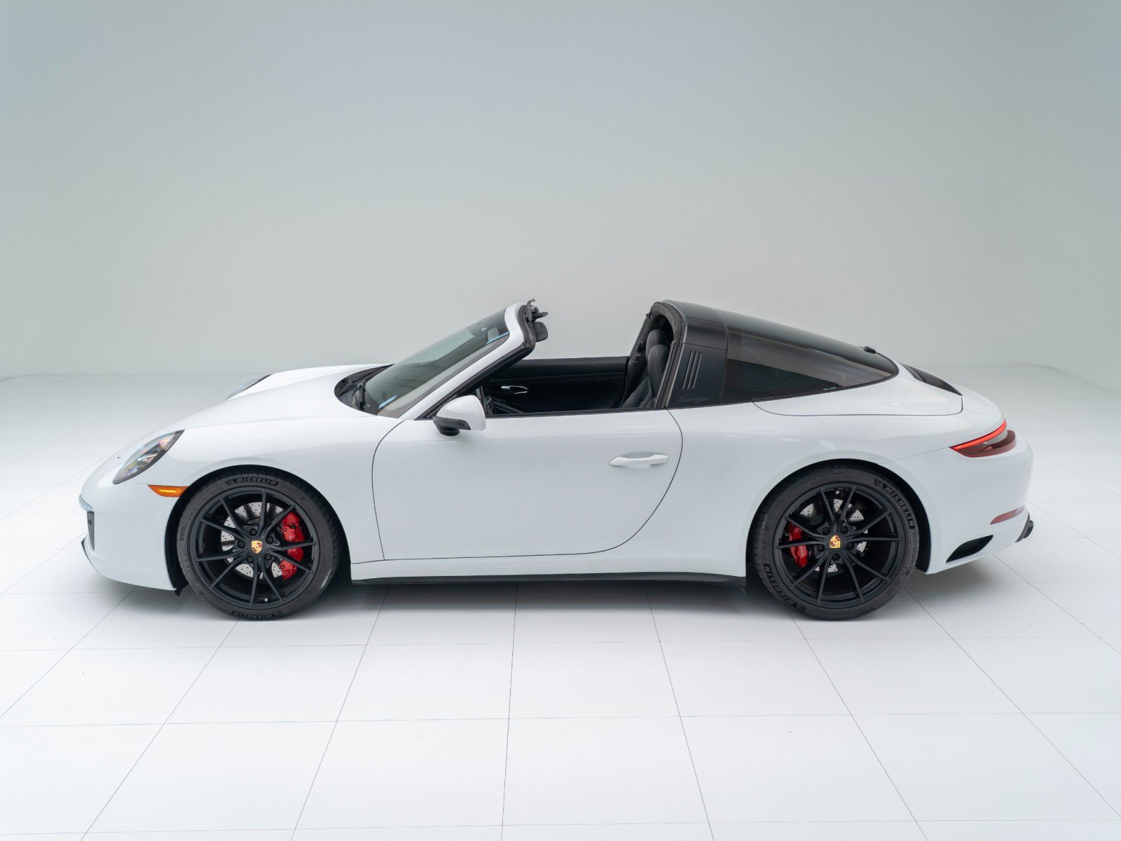 Certified 2019 Porsche 911 Targa 4S AWD/4WD image 2