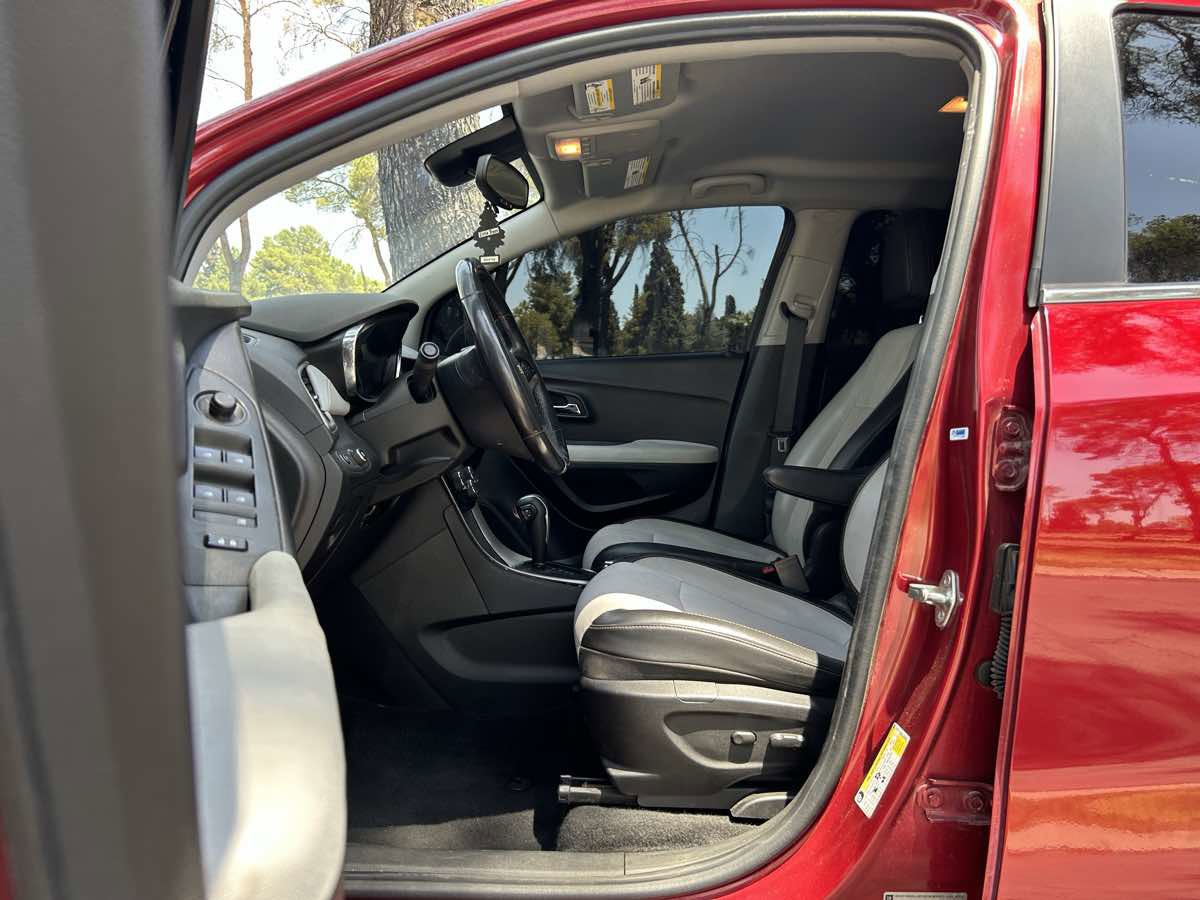 Used 2019 Chevrolet Trax LT w/ Driver Confidence Package FWD image 17