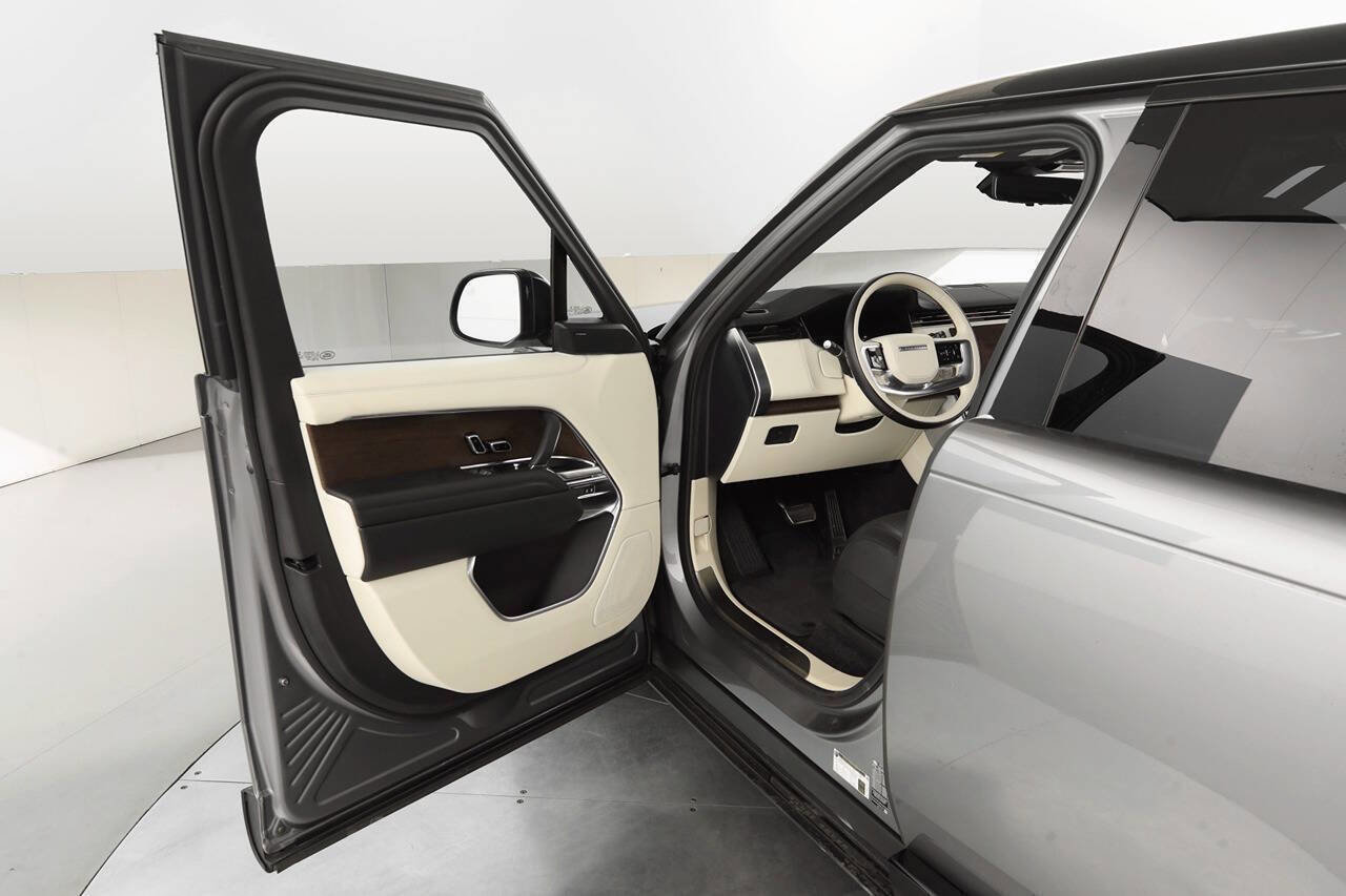 Used 2023 Land Rover Range Rover SE image 10