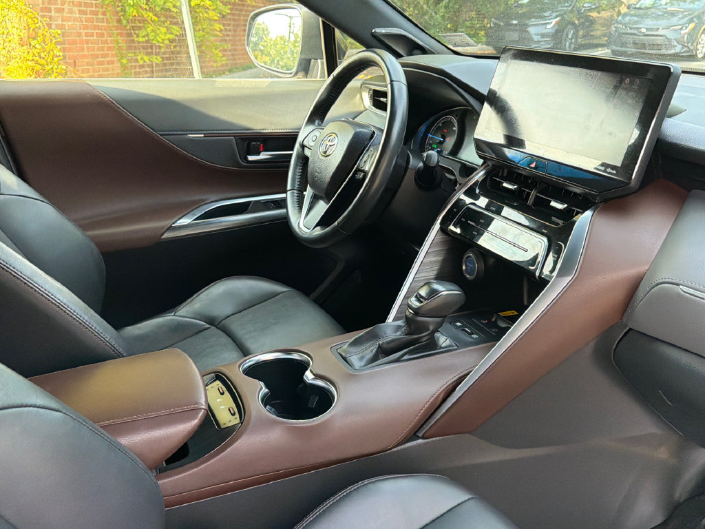 Used 2022 Toyota Venza XLE AWD/4WD image 12