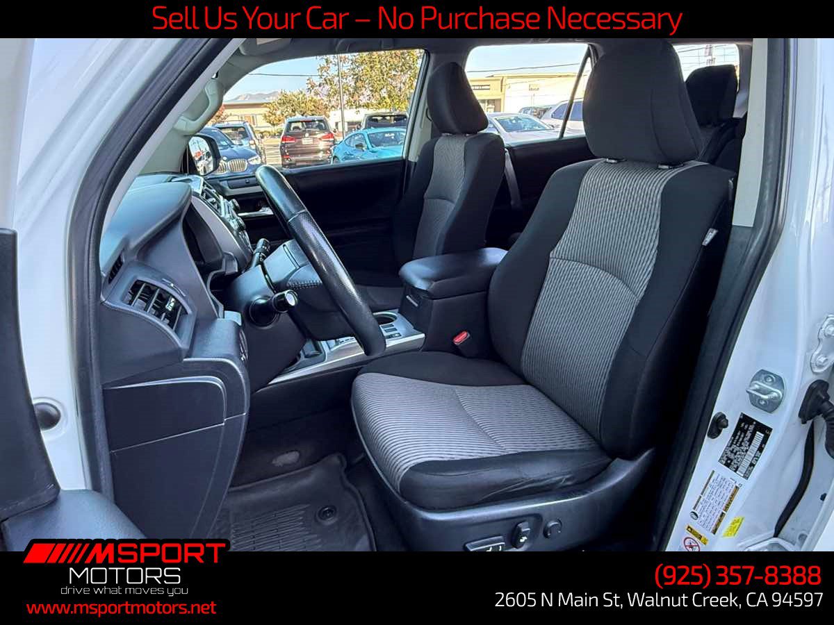Used 2018 Toyota 4Runner SR5 AWD/4WD image 10
