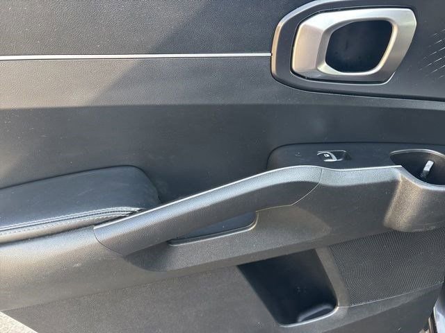 Used 2021 Kia Sorento LX image 30