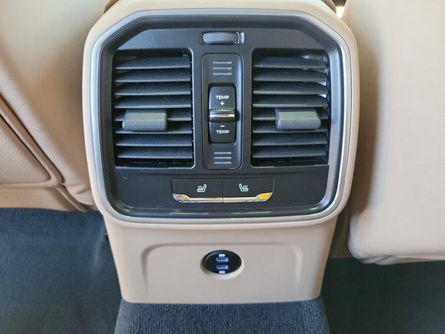Certified 2020 Porsche Macan AWD/4WD image 18