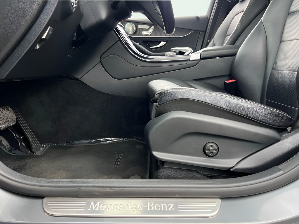 Used 2017 Mercedes-Benz GLC 300 4MATIC Coupe image 37