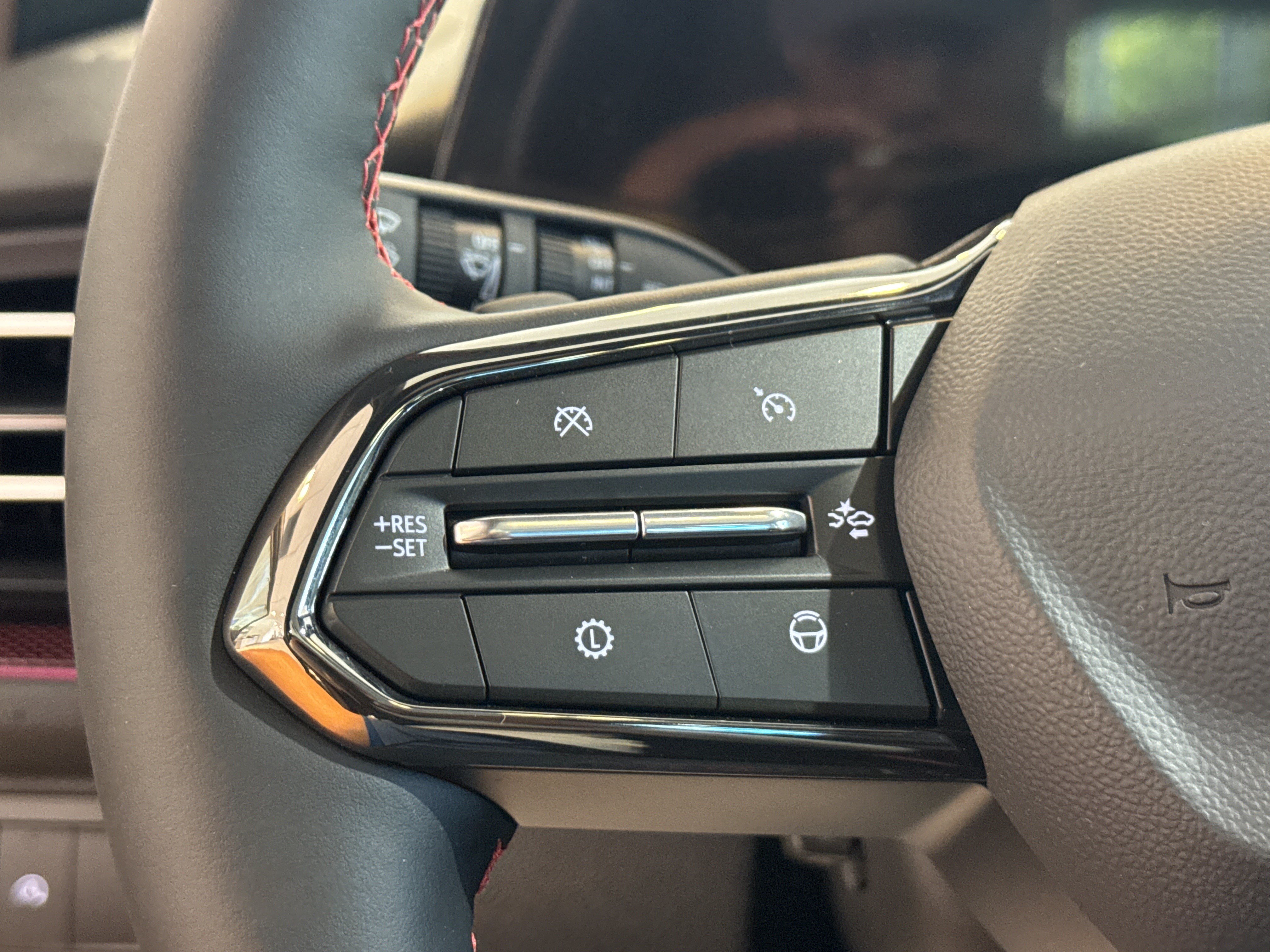 New 2027 Chevrolet Traverse RS FWD image 26