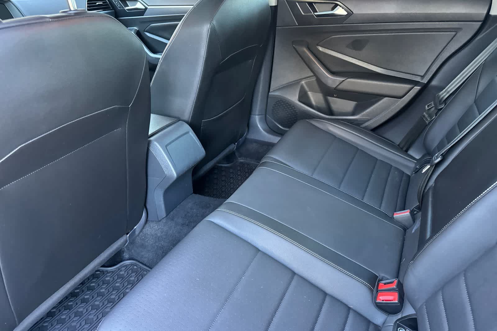 Used 2023 Volkswagen Jetta SE FWD image 4