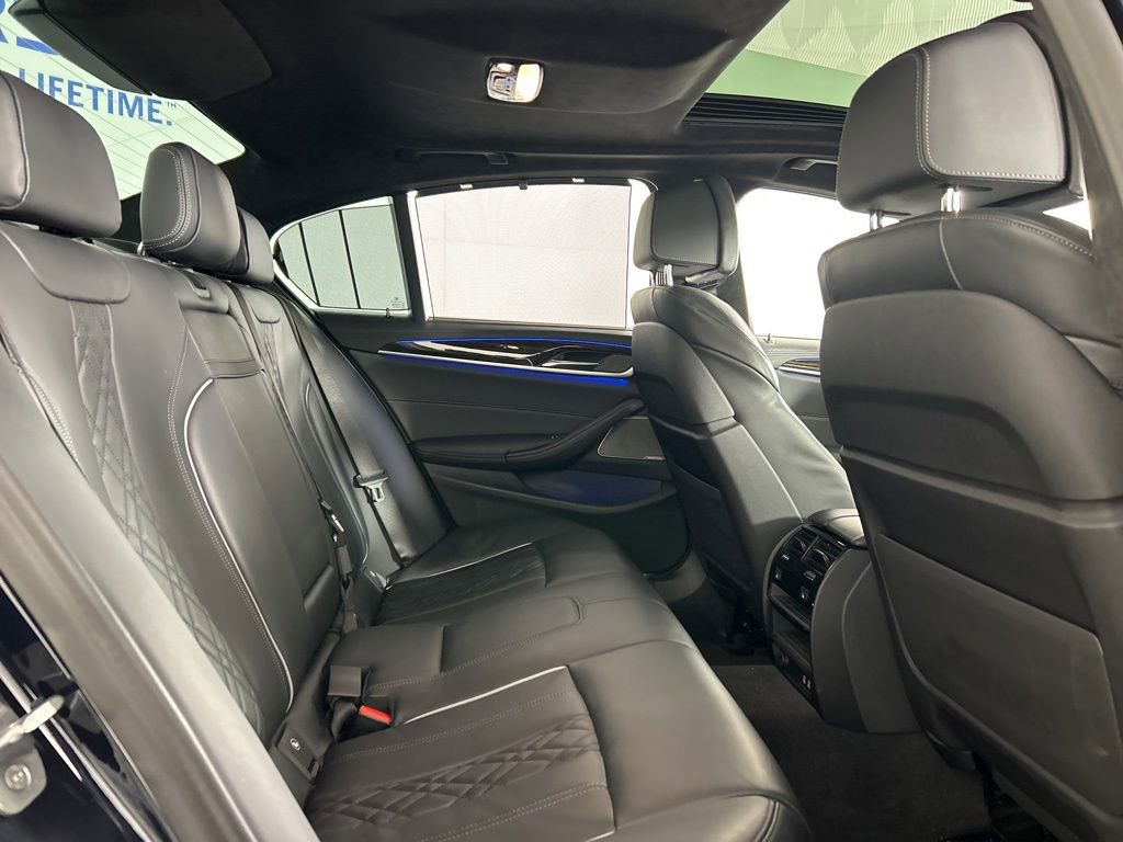 Used 2022 BMW M550i xDrive image 49