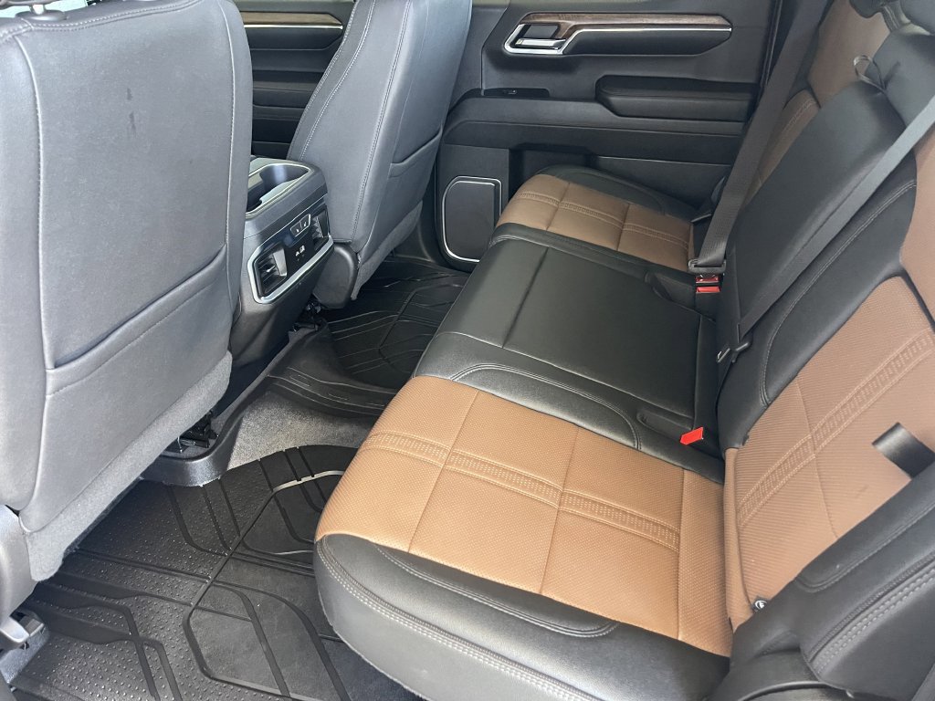 Used 2023 Chevrolet Silverado 1500 High Country w/ High Country Premium Package AWD/4WD image 11