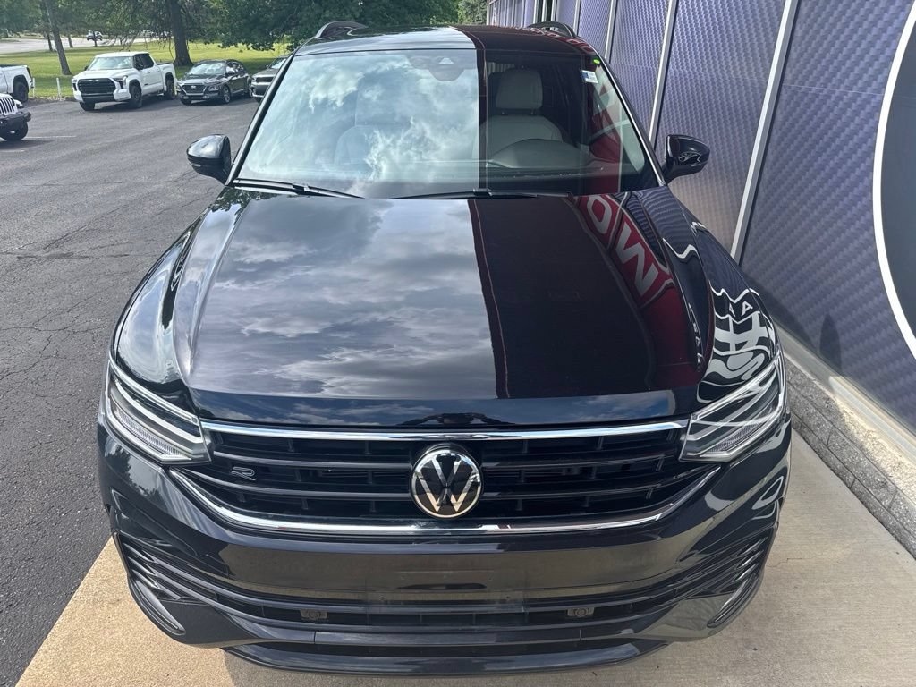 Used 2024 Volkswagen Tiguan SE R-Line AWD/4WD image 9