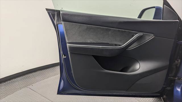 Used 2022 Tesla Model Y Long Range image 12