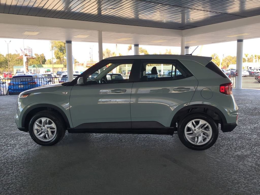 Used 2025 Hyundai Venue SE image 7