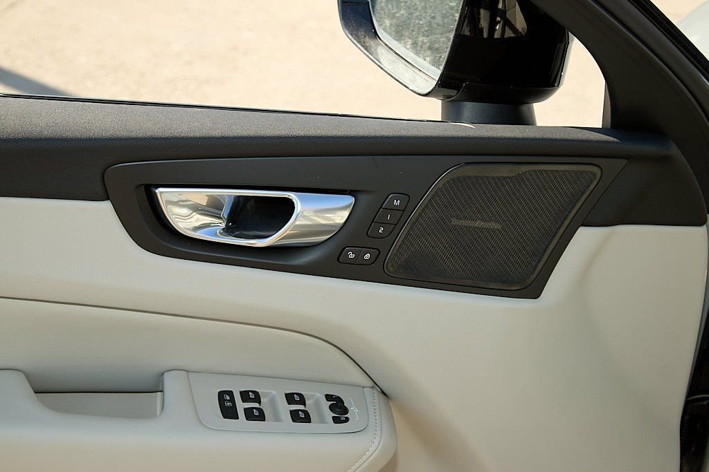 New 2026 Volvo XC60 B5 Ultra w/ Protection Package Premier image 11