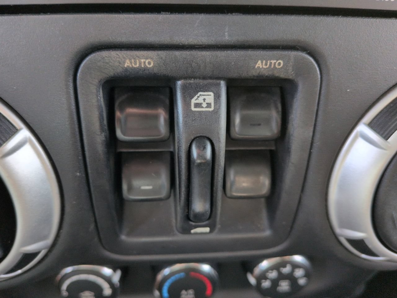 Used 2016 Jeep Wrangler Unlimited Sahara w/ Connectivity Group AWD/4WD image 21
