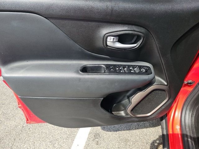 Used 2023 Jeep Renegade Latitude AWD/4WD image 12