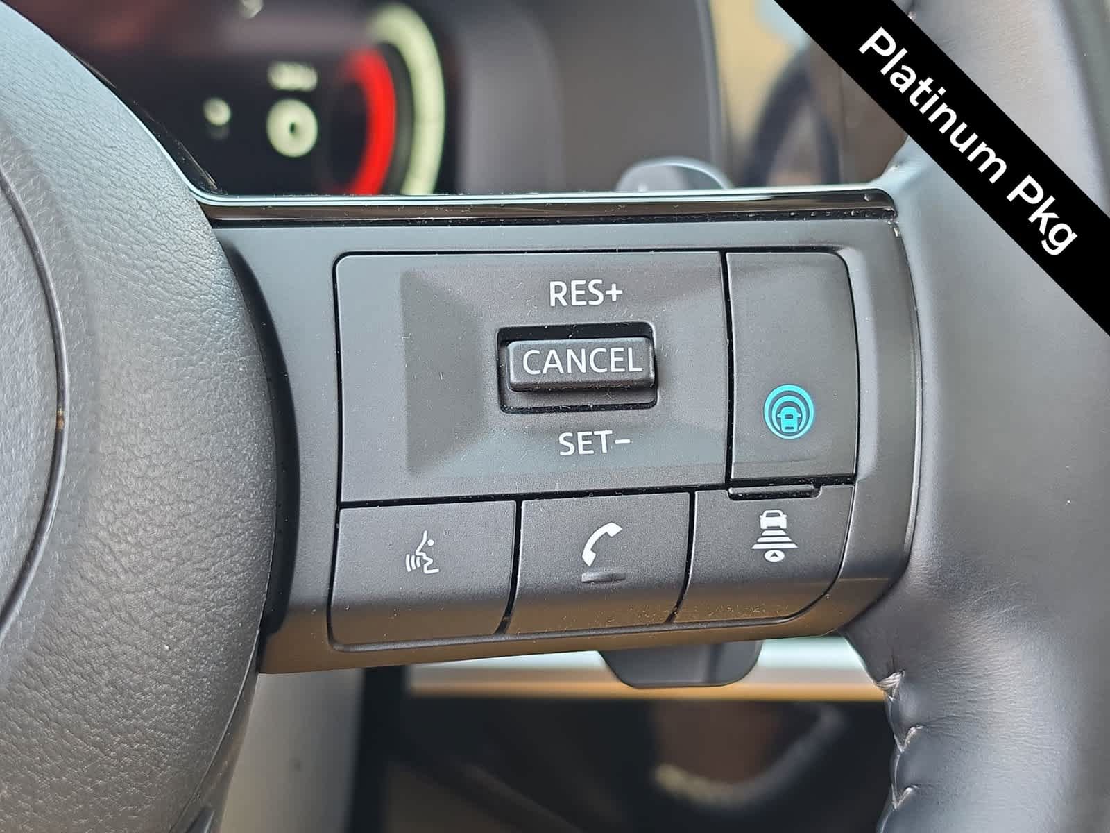 Used 2025 Nissan Pathfinder Platinum w/ Black Appearance Package FWD image 30
