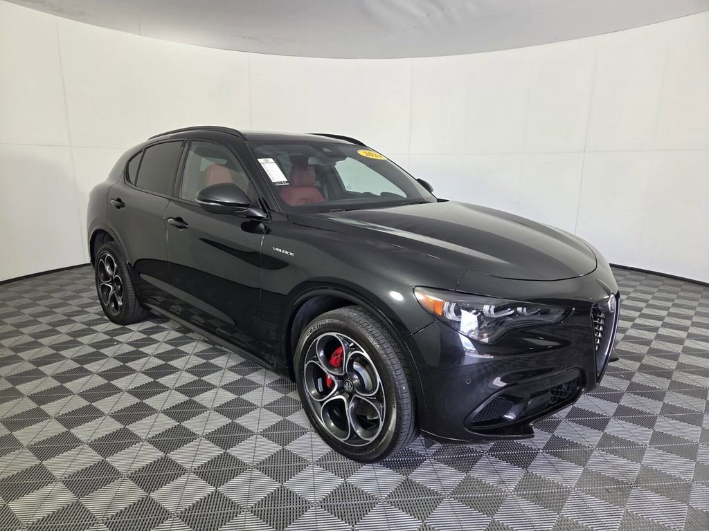 Used 2024 Alfa Romeo Stelvio Veloce image 2