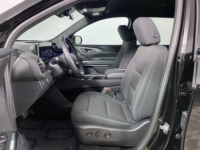 Certified 2026 Chevrolet Traverse LT FWD image 11