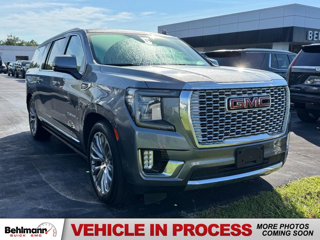 Used 2022 GMC Yukon XL Denali w/ Denali Premium Package AWD/4WD image 1