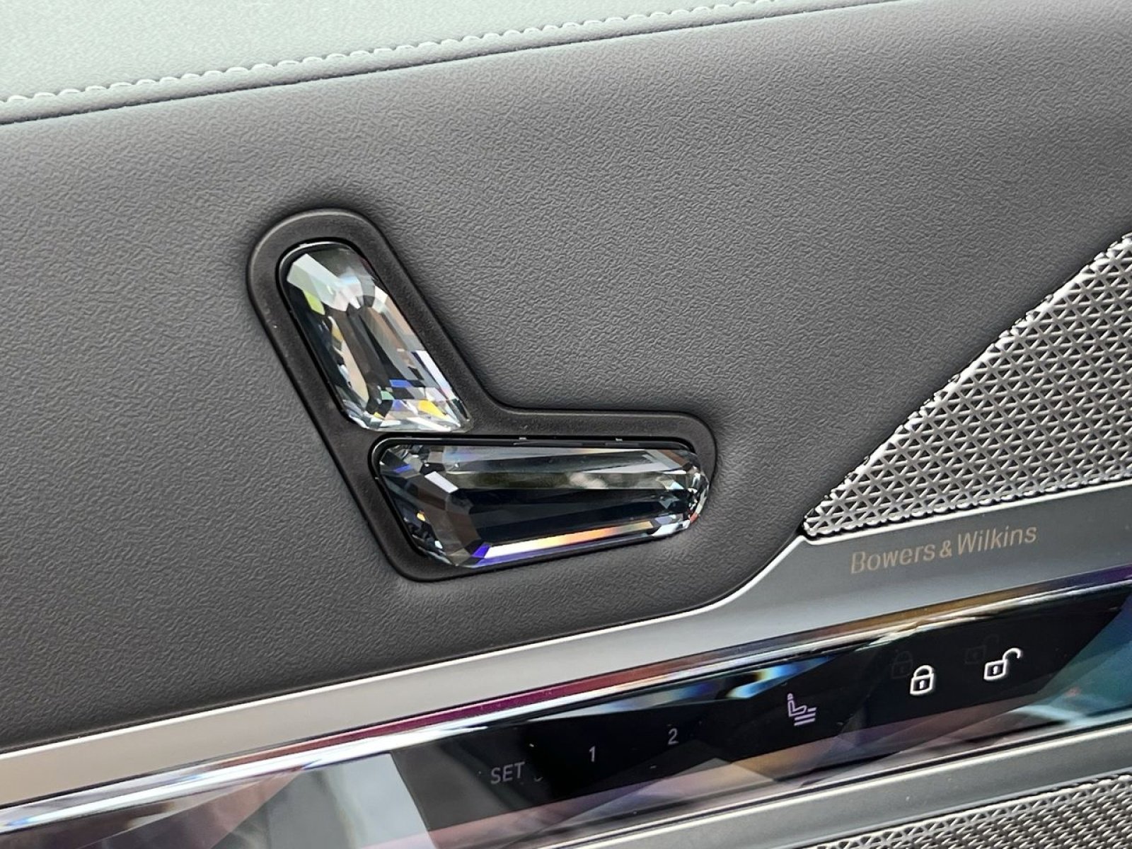 New 2025 BMW 740i xDrive w/ Executive Package image 29