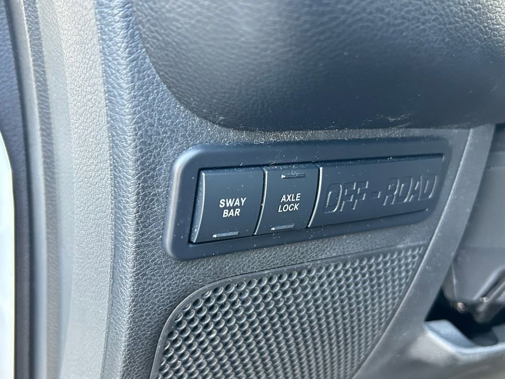 Certified 2017 Jeep Wrangler Unlimited Rubicon w/ Connectivity Group image 29